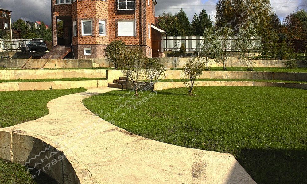 Проектландшафтного дизайна участка 30 соток - садовая дорожка из бетона